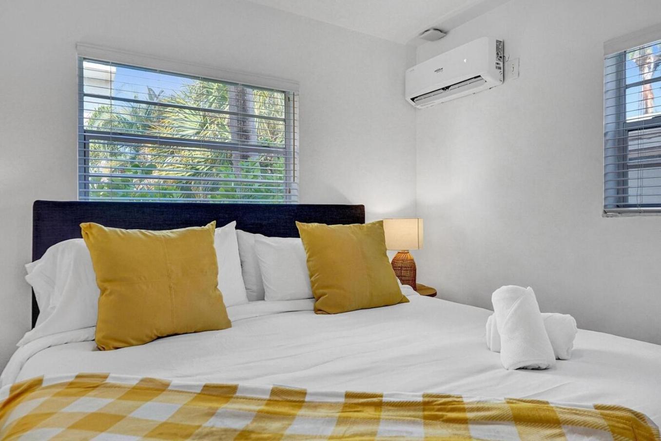 Waves On Desoto Rental Unit With Pool Hollywood Extérieur photo