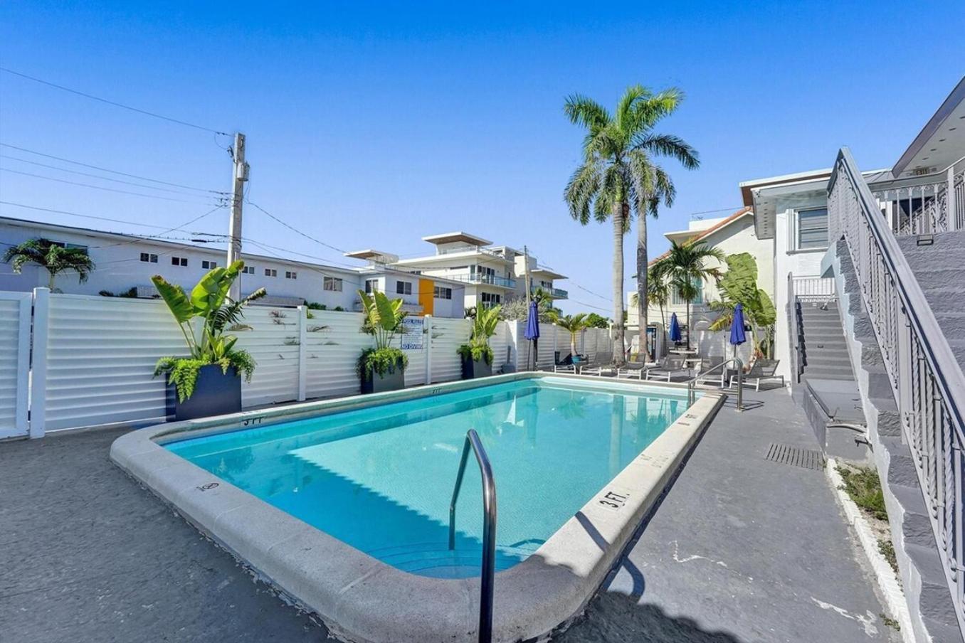 Waves On Desoto Rental Unit With Pool Hollywood Extérieur photo